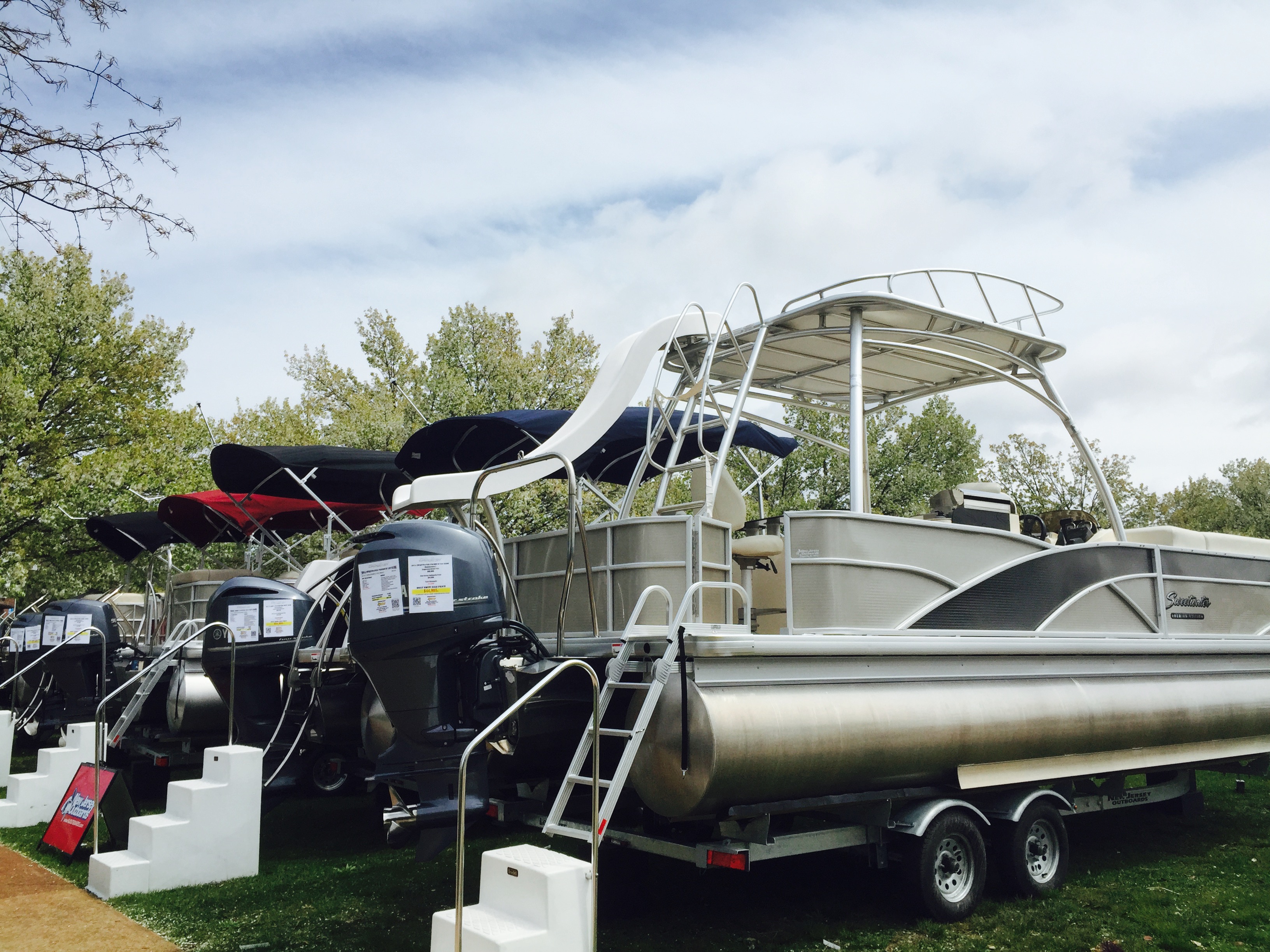Another view of the pontoons at the 2015 huddy park in water spring show